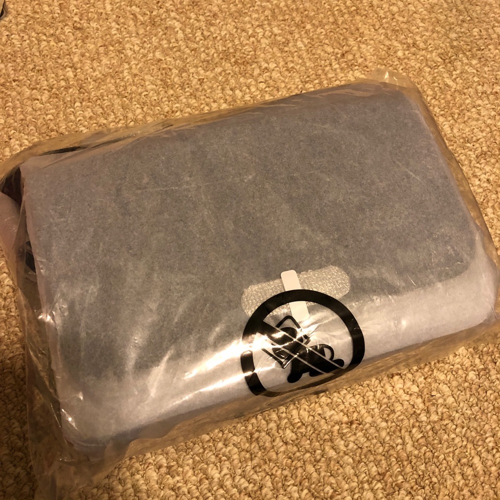 New Michael Kors Cooper Logo Camera Bag - Picture 2 of 4